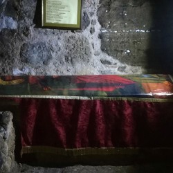 Hrobka Sv. Barnabáša sa nachádza na okupovanej strane Cypru, neďaleko mesta Famagusta. Oproti kaplnke, v podzemí ktorej sa nachádza hrob sv. Barnabáša, sa nachádza chrám sv. Lukáša, v ktorom ikony na ikonostase napísal samotný apoštol Lukáš.